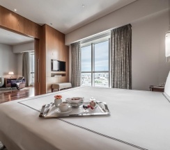 Люкс Executive, с доступом Swiss Executive Lounge - с большой двуспальной кроватью в Swissotel Красные Холмы