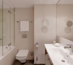 Двухместный номер Premium двуспальная кровать в Holiday Inn Frankfurt - Alte Oper by IHG