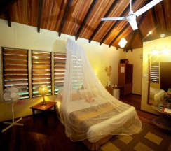 Двухместное бунгало с видом на океан двуспальная кровать в Club Fiji Resort