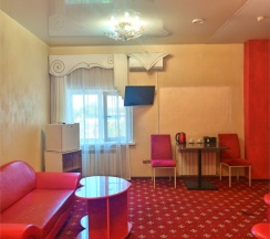 КОМФОРТ с ванной (в красных тонах). Старый номерной фонд в MaxxRoyal