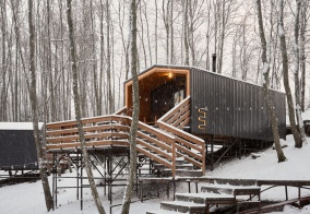 Глэмпинг BlackVillage в Ленинградской области