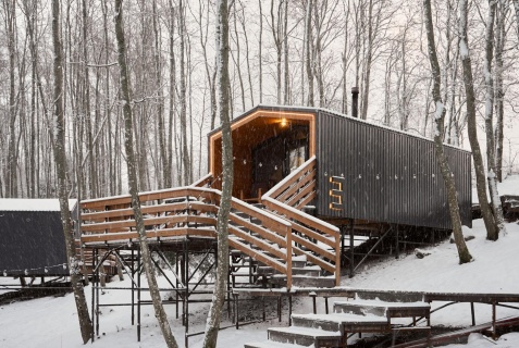 Новожилово: Глэмпинг BlackVillage