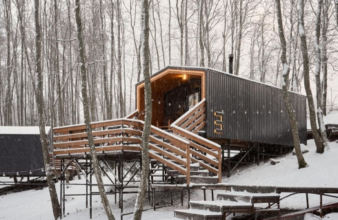 д. Новожилово: Глэмпинг BlackVillage