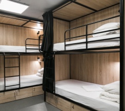 Место в женском 8-местном номере в Why not Hostel Novosibirsk