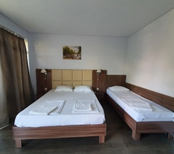 Трёхместный номер Superior с балконом в Guest house Meka