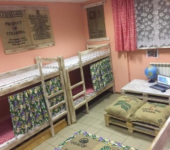 Кровать в общем номере в Sova