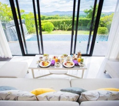 Двухместная вилла с видом на горы двуспальная кровать в The Private Pool Villas at Civilai Hill Khao Yai