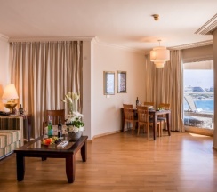 Люкс Honeymoon с балконом в Hotel Aria