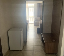 Люкс Luxury с 2 комнатами с балконом и с красивым видом из окна в Артика