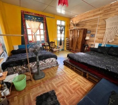 Двухместный номер Standard с видом на сад двуспальная кровать в Saigonese Trekking House - Hostel