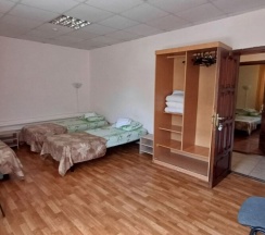 Трехместный номер 3 категории с раздельными кроватями, сан. узел с душем на два номера в Фатима