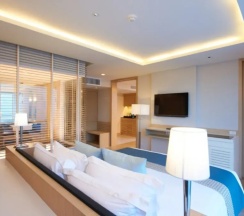 Двухместный люкс c 1 комнатой с видом на океан двуспальная кровать в Pattaya Sea View Hotel
