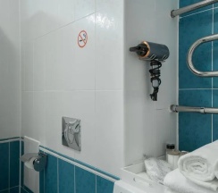 Двухместные апартаменты с балконом и с видом на внутренний двор (двуспальная кровать) в Квартира красивая однокомнатная в микрорайоне ГГМ рядом с СОК Юпитер