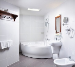 Двухместный люкс двуспальная кровать в Hotel Monastyrski Minsk City Centre