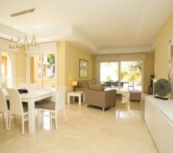 Вилла с 5 комнатами с видом на море в Villas Av Los Altos De Marbella