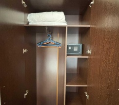 Комната стандарт с 1 двуспальной кроватью и диваном в Фортуна