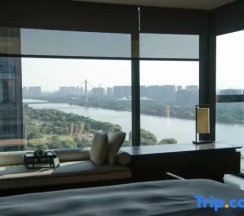 Двухместный номер Standard с видом на реку двуспальная кровать в The Lalu Nanjing