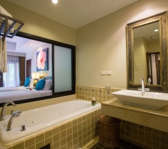 Номер Premier с балконом в Курортный отель The Fair House Beach Resort & Hotel