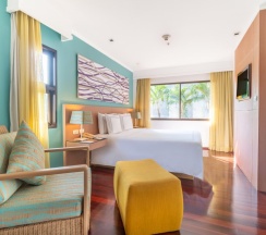 Люкс Premium с 3 комнатами с балконом в Отель Radisson Resort and Suites Phuket