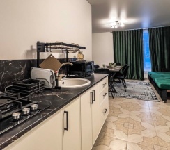 Семейные апартаменты с 3 комнатами с балконом и с красивым видом из окна в Отражение гор и Альбион