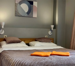Двухместный номер с одной большой кроватью (DBL) в Riverside Hotel