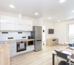 Номер Superior в Квартира на сутки Маяк Минск Метро 5 мин Wi-Fi Кондиционер Кухня объединена с жилой зоной Отдельная спальня Отчётные документы