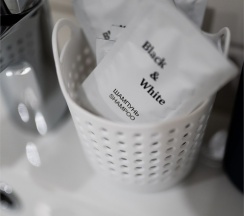 Апартаменты с большой кроватью, кухней-гостиной и отдельным входом в Двенадцать