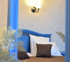 №4. Семейный номер с двуспальной кроватью, диваном и видом на Байкал в Прибой