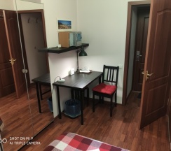 Семейная комната "Эконом" класса для 4-х взрослых с общей ванной комнатой в Мансарда