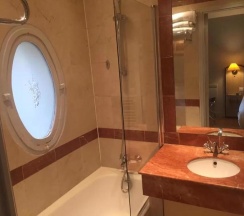 Номер Standard двуспальная кровать в Hôtel Suites Unic Renoir Saint Germain