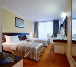 Двухместный номер с балконом двуспальная кровать в Hotel Tara