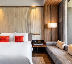 Двухместный номер Deluxe с видом на бассейн двуспальная кровать в Villa Deva Resort & Hotel Bangkok