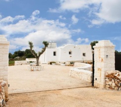Вилла с 3 комнатами в White Stone House 61