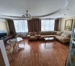 «Люкс» трехкомнатный в Паллада