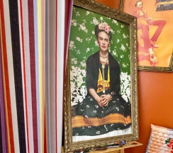 Кровать в 3-местном общем женском номере Фрида в Дом Радости