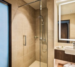 Двухместный полулюкс двуспальная кровать в Отель Courtyard by Marriott Baku