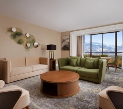 Двухместный люкс Executive с панорамным видом на горы двуспальная кровать в Swissotel Wellness Resort Alatau Almaty