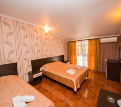 Трёхместный номер Comfort с балконом в Hellas