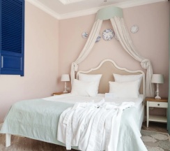 Двухместный люкс Provence №30 с 2 комнатами с балконом и с видом на парк двуспальная кровать в Лель