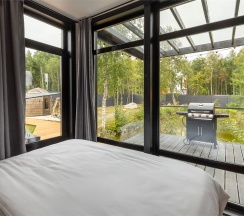 Коттедж с двумя спальнями, купелью и баней в Black Village Family