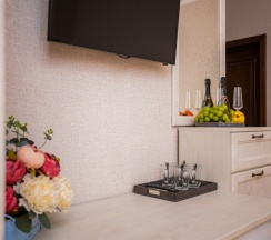 Стандарт 4-местный с двуспальной и односпальной кроватями и балконом в Джульетта