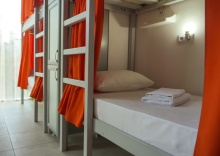 504 Женский шести местный с двух ярусными кроватями верхнее в Sunny Sochi Hostel