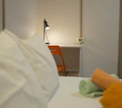Двухместный номер с отдельным санузлом вне номера в Nice hostel