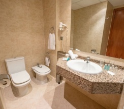 Номер Standard с балконом и с видом на бассейн в Hotel California Palace