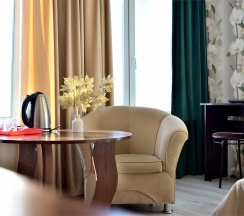 №11. Семейный номер с двуспальной кроватью, диваном и видом на Байкал в Прибой