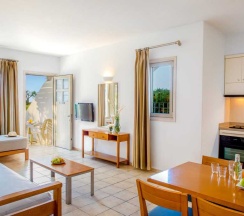 Люкс с 2 комнатами в Louis Althea Beach Hotel