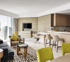 Четырёхместные апартаменты с 2 комнатами с балконом в Pullman Doha West Bay