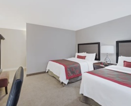 Двухместный номер Standard с видом на бассейн 2 отдельные кровати в Ramada by Wyndham Boston