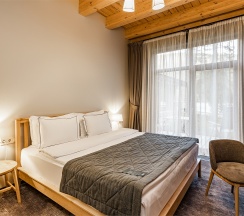 Номер Классик с двуспальной кроватью с видом на реку в Grand Chalet Altay