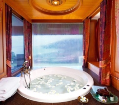 Двухместный люкс Romantic 2 отдельные кровати в Diamond Cliff Resort & Spa, Patong Beach